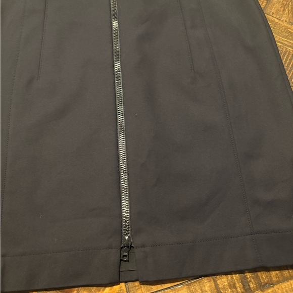 Akris Punto Navy Midi Skirt in size 12. Great condition! Front zip - Picture 7 of 16